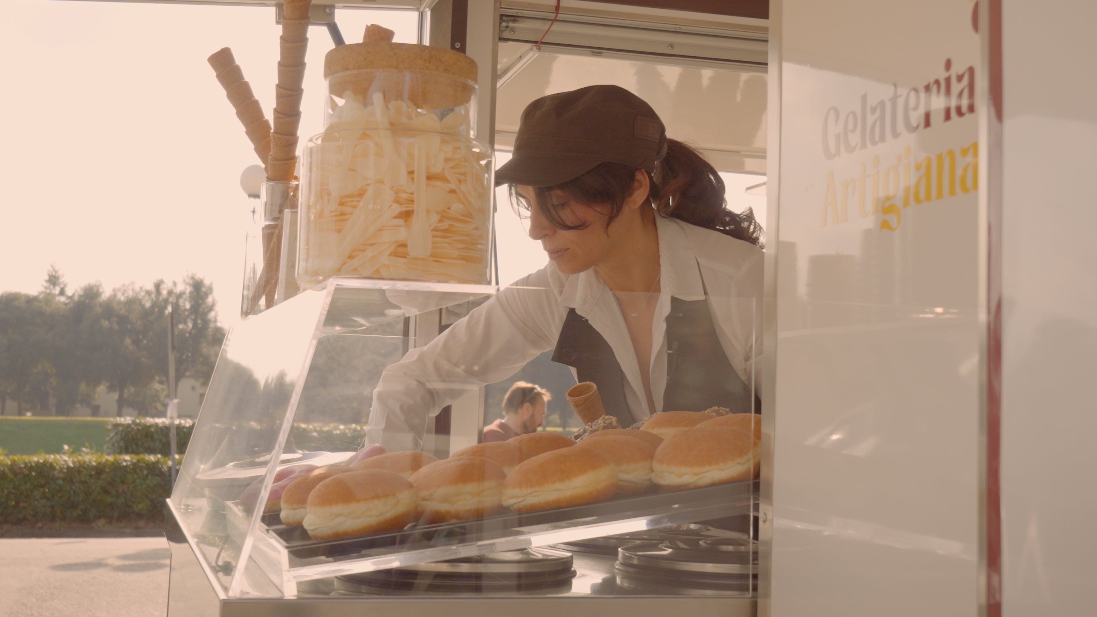 Carica il video: 